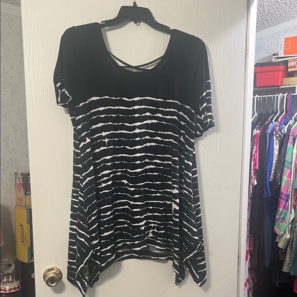 Grace Elements Black and White Patterned Tunic